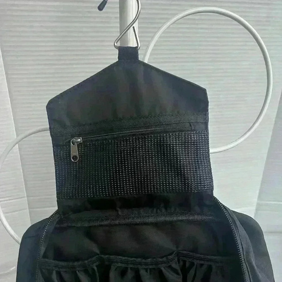 Relabel Black Hanging Toiletry Bsg - Picture 5 of 5